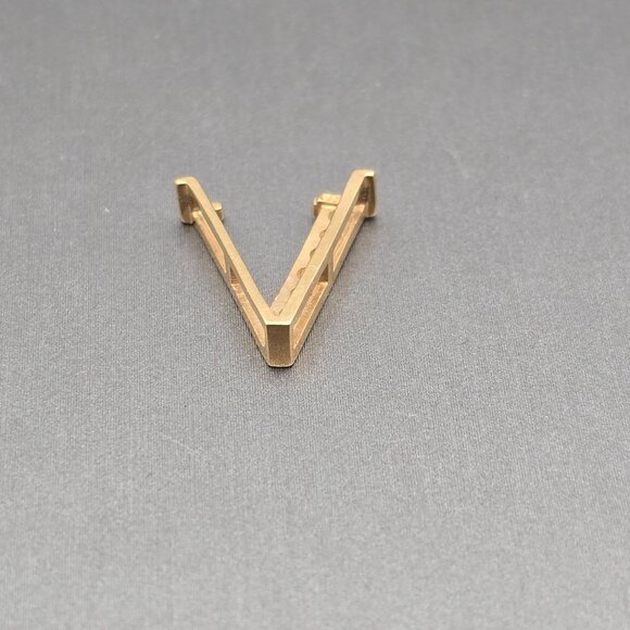 14K Plumb Yellow Gold “V” Initial Pendant Prong-Set Diamonds .625"x.5" 1.03g - Picture 6 of 9